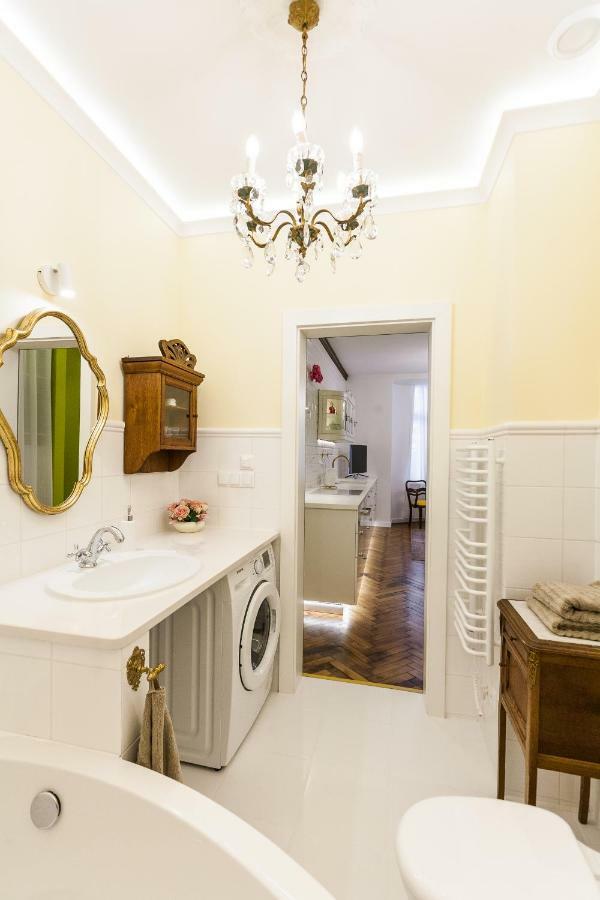 Luxury Apartment Pod Zyrandolem Krakkó Kültér fotó
