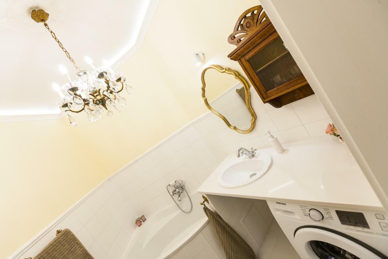 Luxury Apartment Pod Zyrandolem Krakkó Kültér fotó